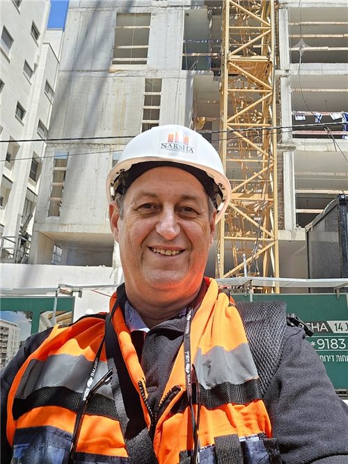 דורון הס באתר בנייה